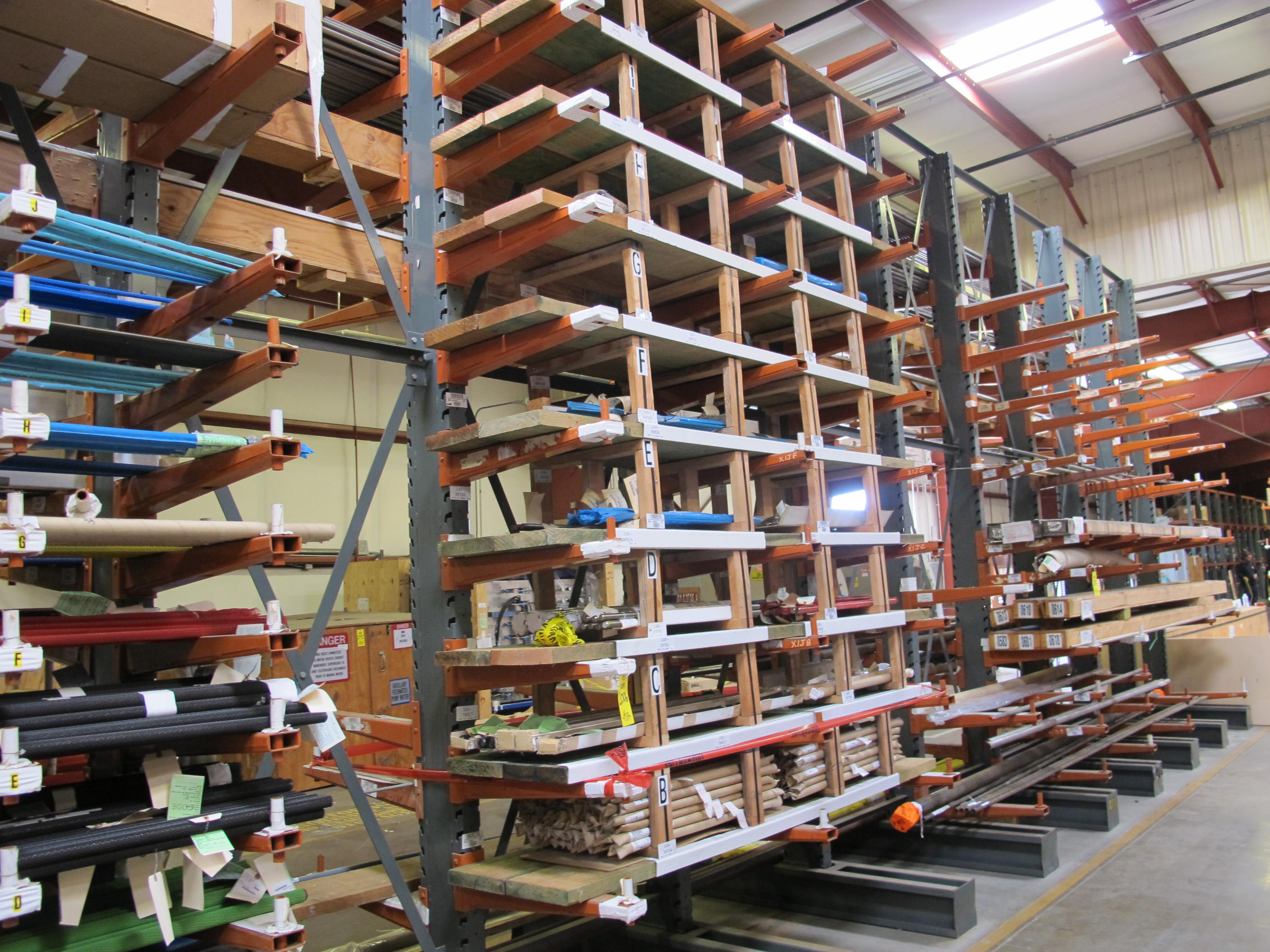 LOT ASSORTED STUDS, RODS, SHAFTS, STEMS, TUBE, CONDUIT, ETC. (W-50) LOADING & HANDLING FEE $25-
